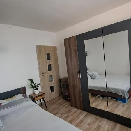 Utulny V Kludnej Lokalite Apartman